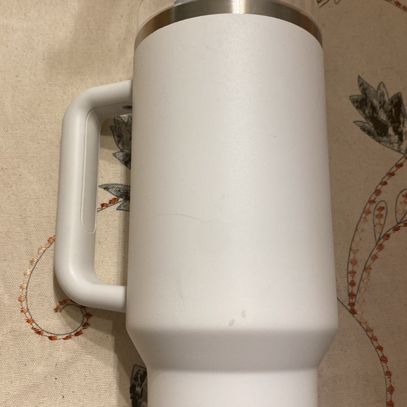 Stanley 40oz white some miner flaws, no straw - Picture 3 of 6
